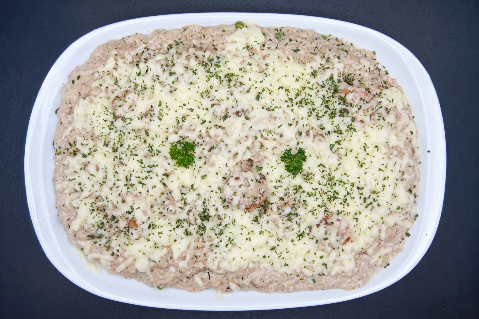 Espaguete com cubos de filé mignon em molho especial