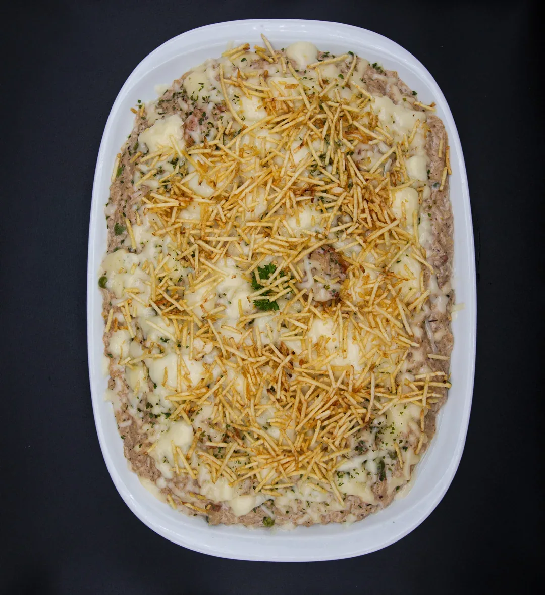 Fricassê de frango cremoso, com batata palha